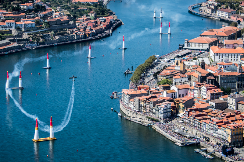 Photoshooting Red Bull Air Race on Duoro River -  Porto / Portugal