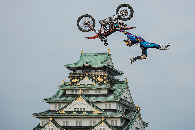 Photoshooting Red Bull X-fighters in Osaka Castlei in the Land of The Rising Sun – Osaka / Japan