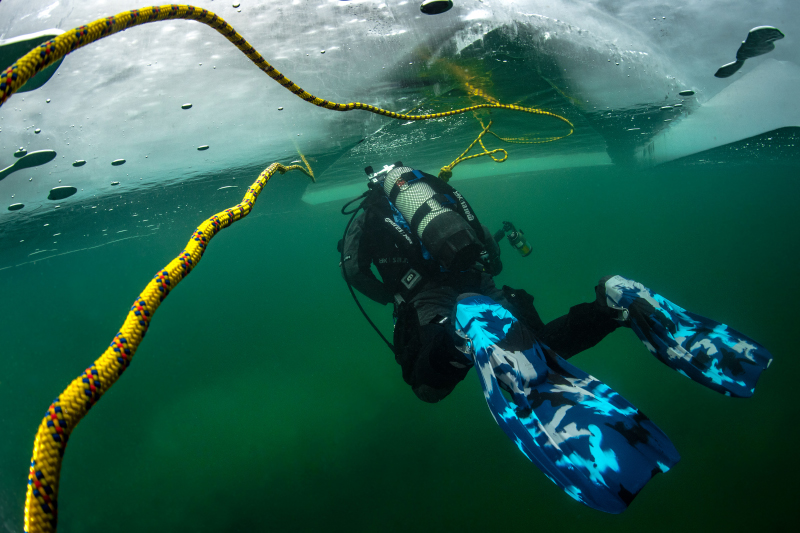Scuba Diving Under the Ice - Weissensee / Austria